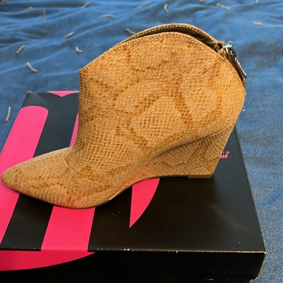Snake looking wedges - Picture 1 of 3